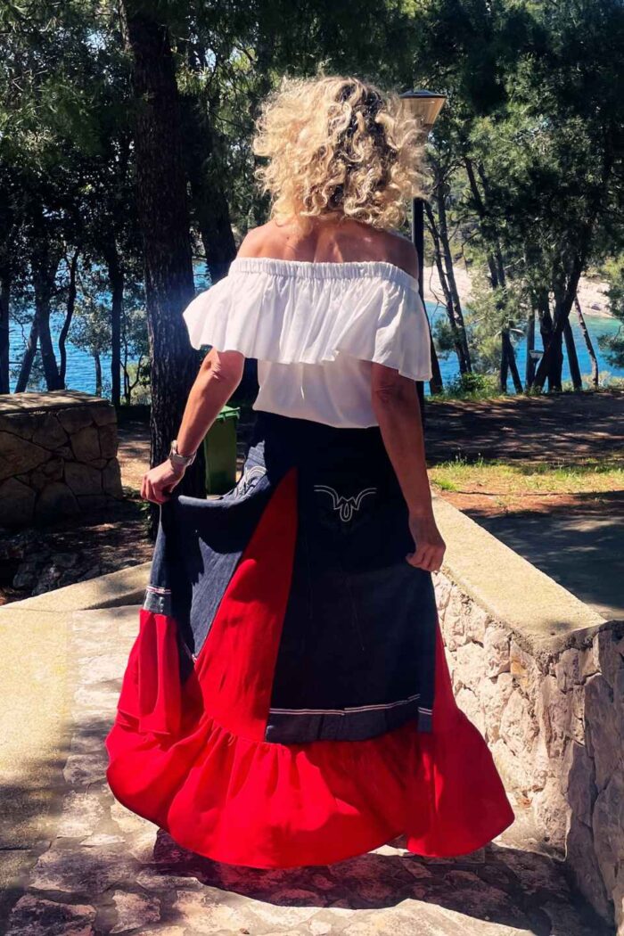 Suknja-od-rezikliranog-trapera-Carmen