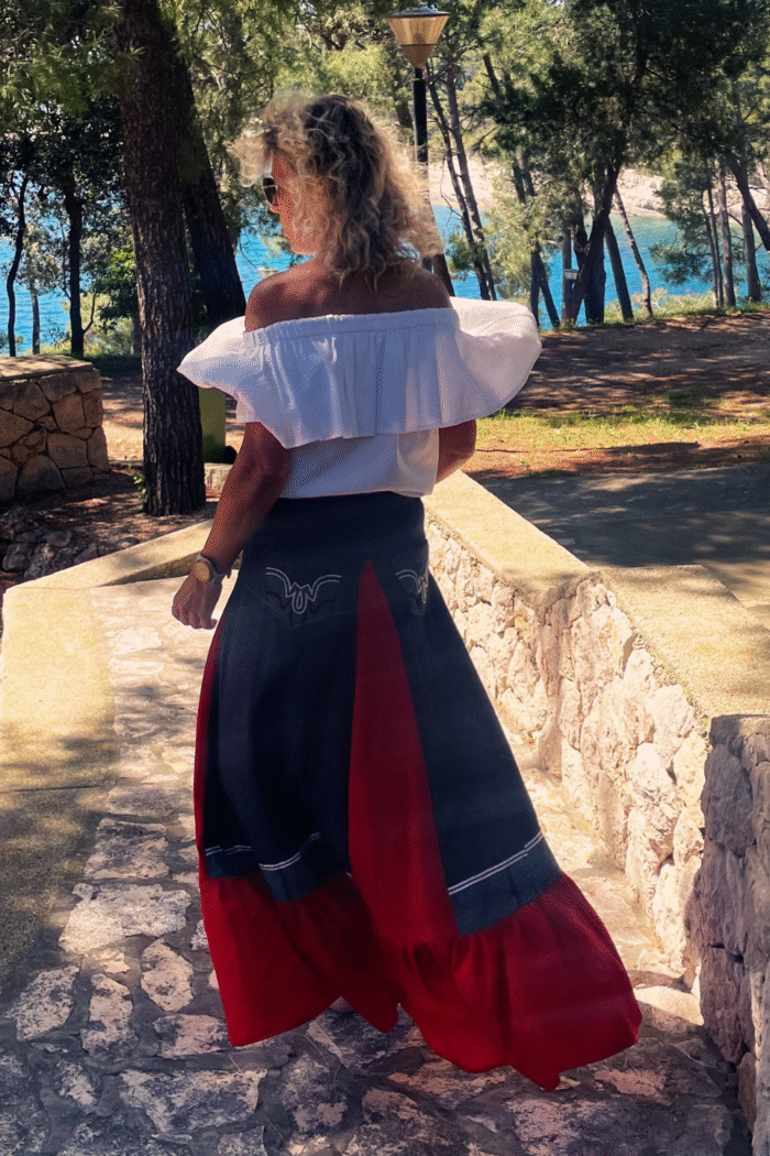Suknja-od-rezikliranog-trapera-Carmen